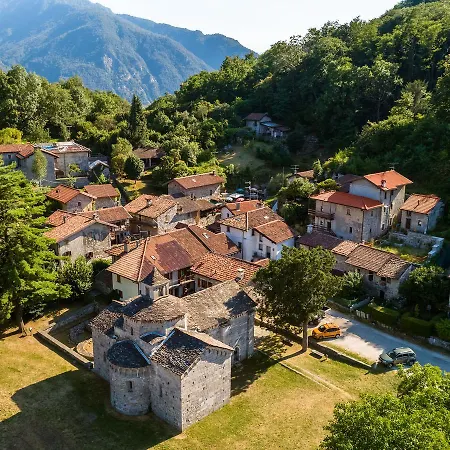 Casa vacanze Authentic Rural House 200 Mt Form The Parking Mergozzo